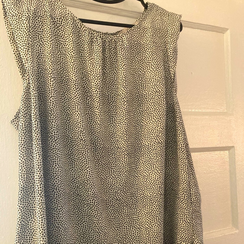 Loft top capped sleeves scalloped hem